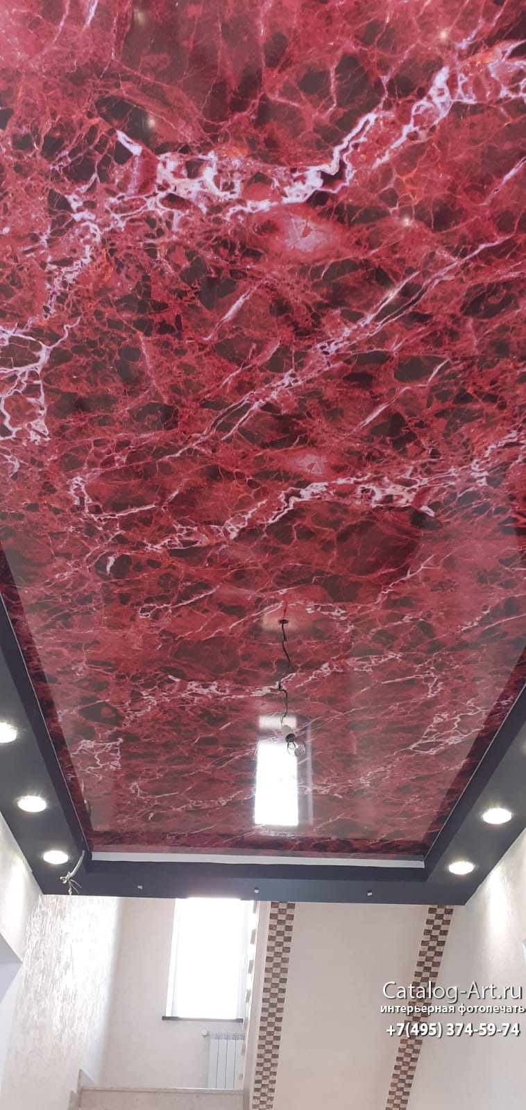 Натяжной потолок с фотопечатью под мрамор в Вологде